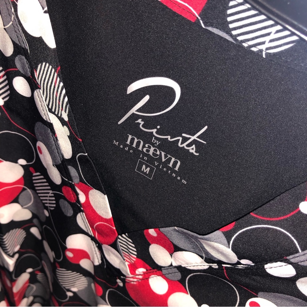 NWT Maevn Prints black and red Circle print short sleeve scrub top - Picture 8 of 10